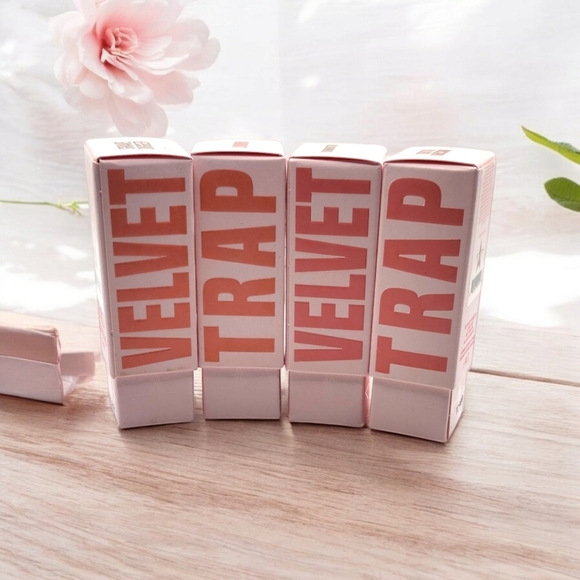 Velvet Trap Lipstick Jeffree Star-Choose Your Shade!! - Picture 2 of 13